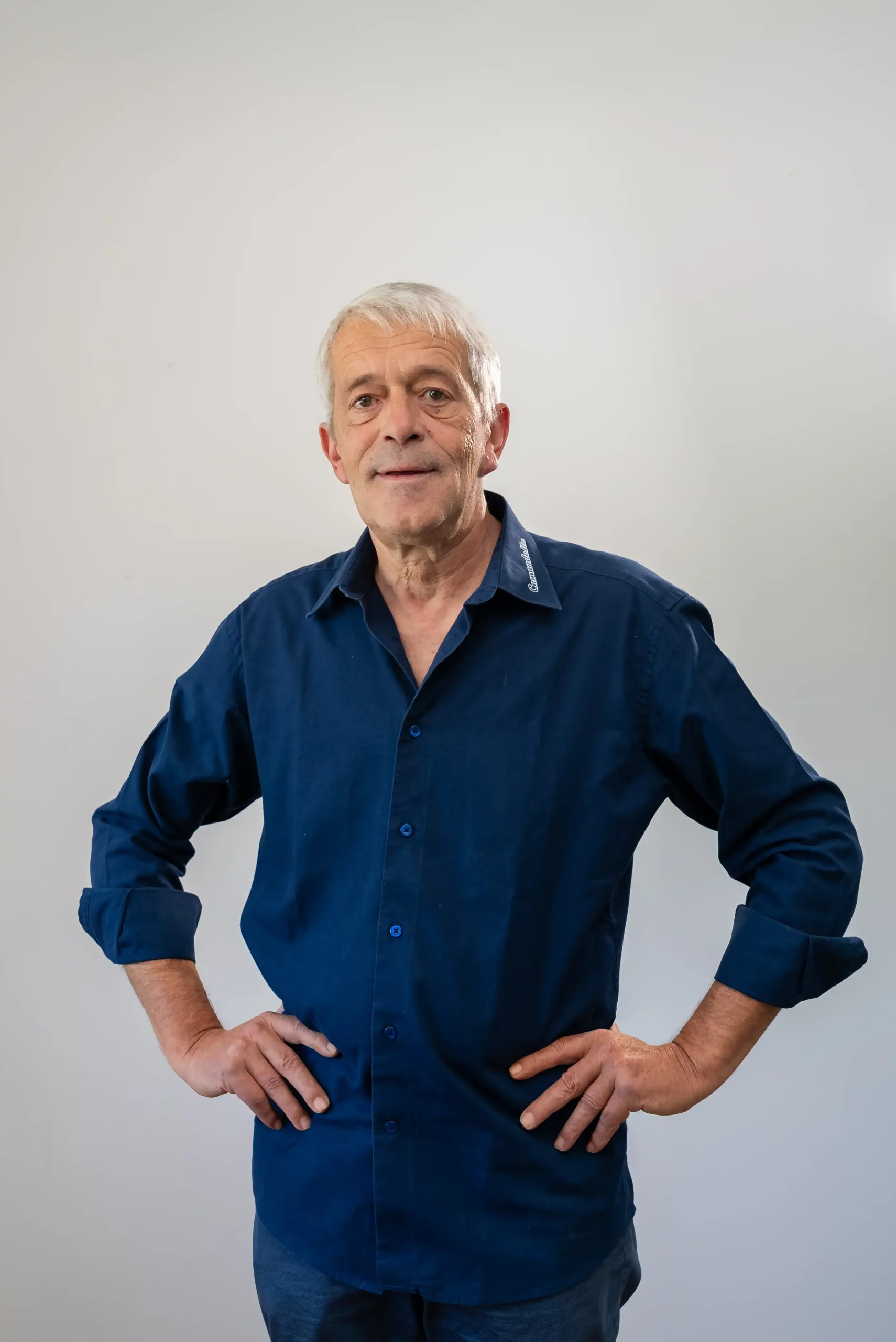 Kompetenter Mitarbeiter des Autohauses Comandella